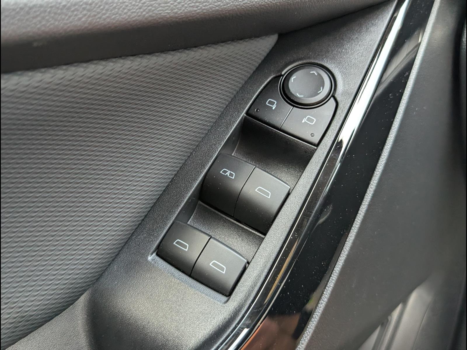 2026 Chevrolet Equinox LT - Photo 21