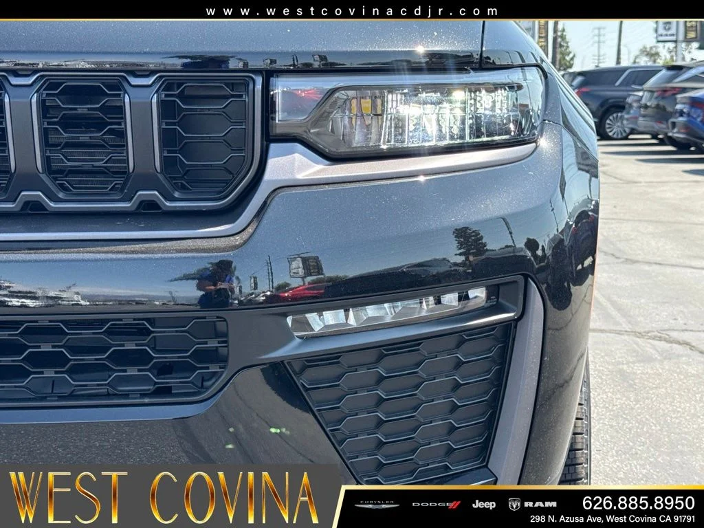 New 2026 Diamond Black Crystal Pearl-Coat Exterior Paint Jeep Limited image 28