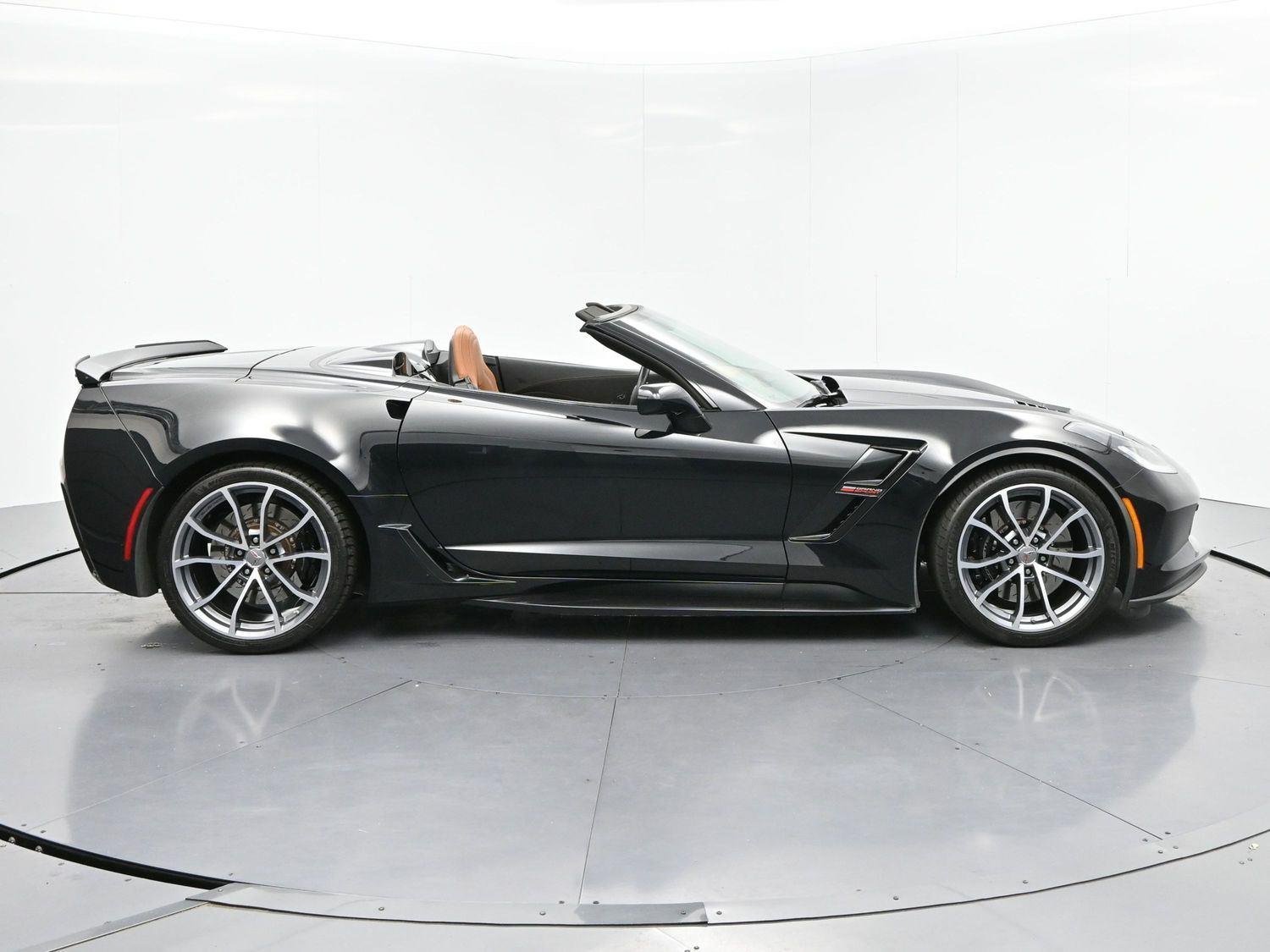 Used 2019 BLACK Chevrolet Grand Sport 2LT image 8