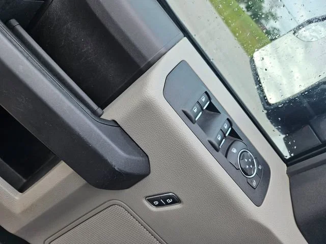 Used 2018 White Ford XL image 11