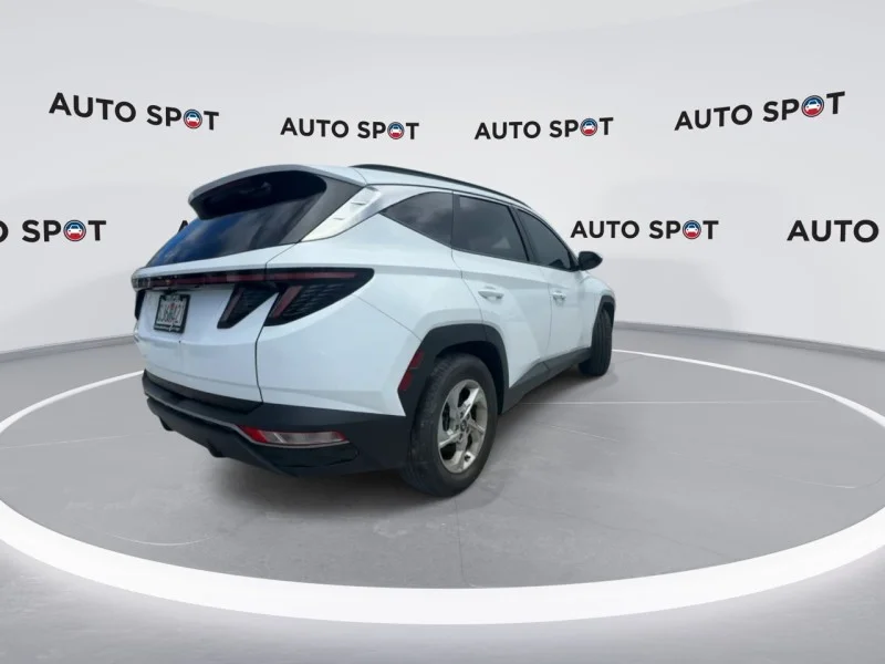 Used 2022 White Hyundai SEL image 8