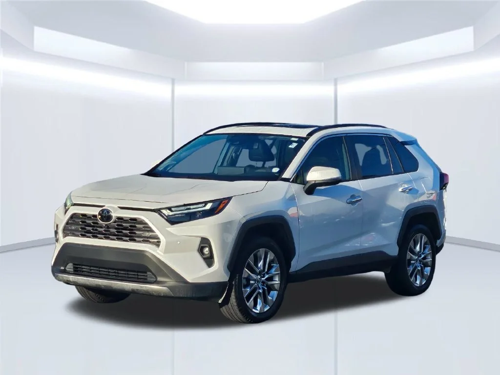Used 2023 Wind Chill Pearl Toyota Limited image 2