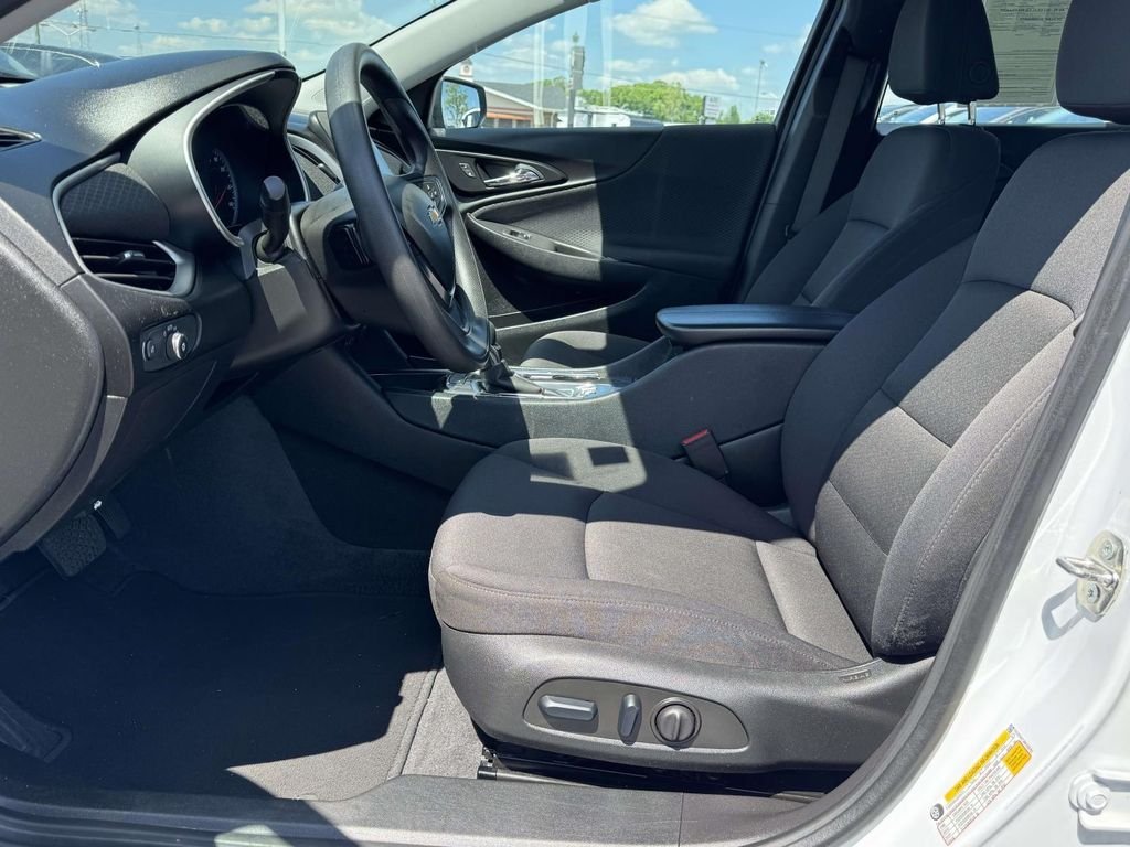 2024 Chevrolet Malibu 1LT - Photo 13
