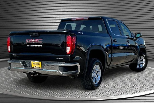 Used 2020 Black GMC SLE image 6