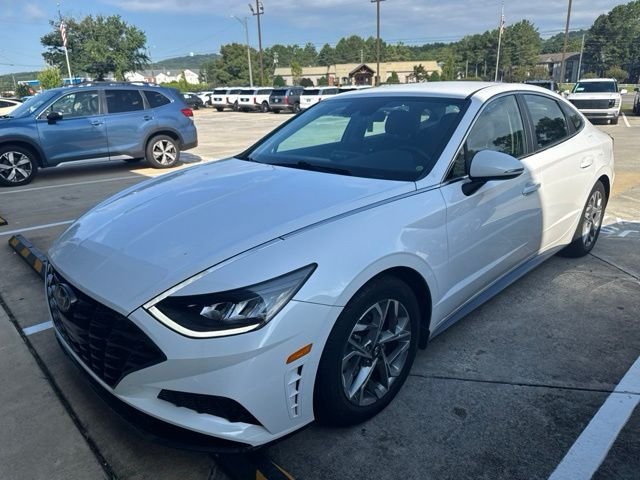 Used 2023 White Hyundai SEL image 2