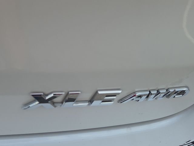 Used 2019 White Toyota XLE image 5