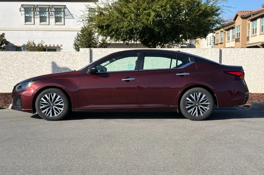Used 2024 Garnet Pearl Metallic Nissan 2.5 SV image 7