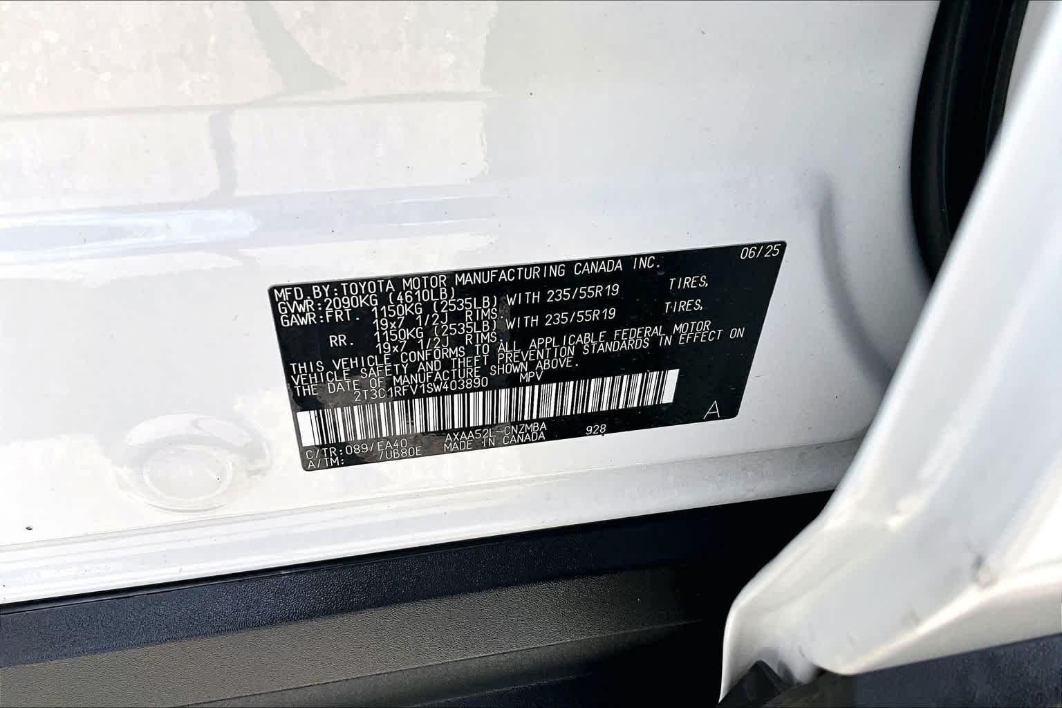 Used 2025 Wind Chill Pearl Toyota XLE Premium image 35