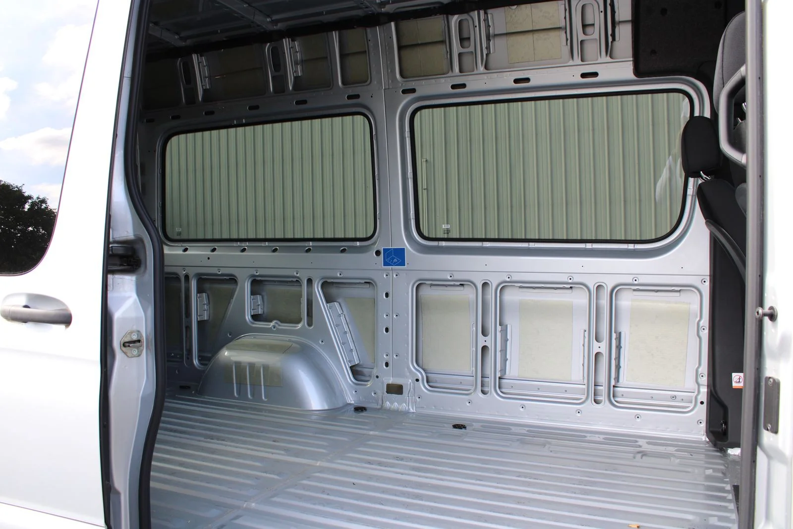 Used 2022  Mercedes-Benz Crew 144 WB image 21