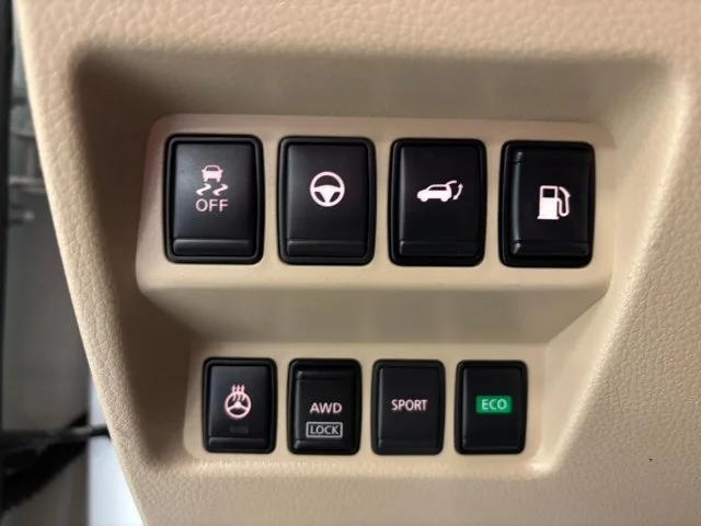 Used 2019 White Nissan SV image 24