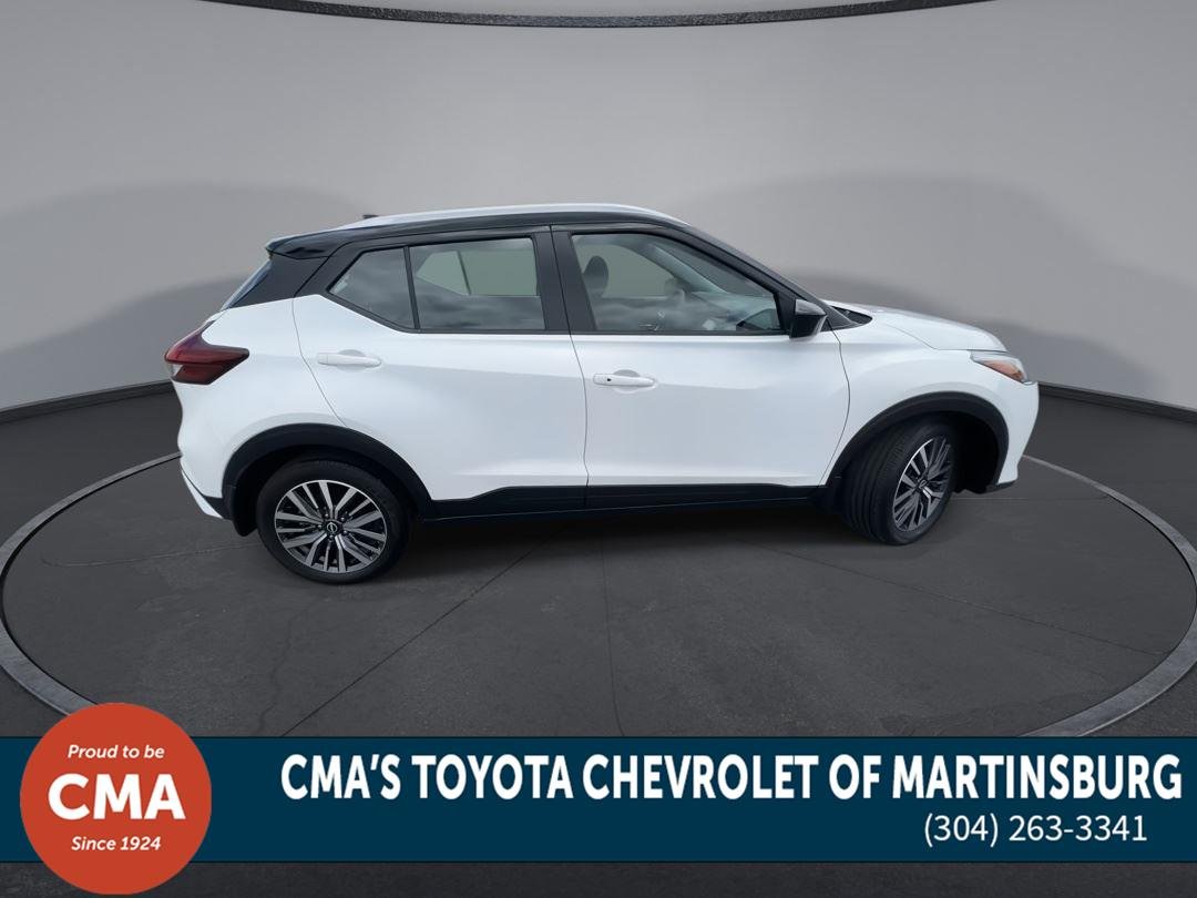 Used 2024 Aspen White Tricoat/Super Black Nissan SV image 9
