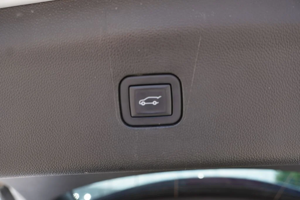 Used 2024 White Frost Tricoat Buick Essence image 23