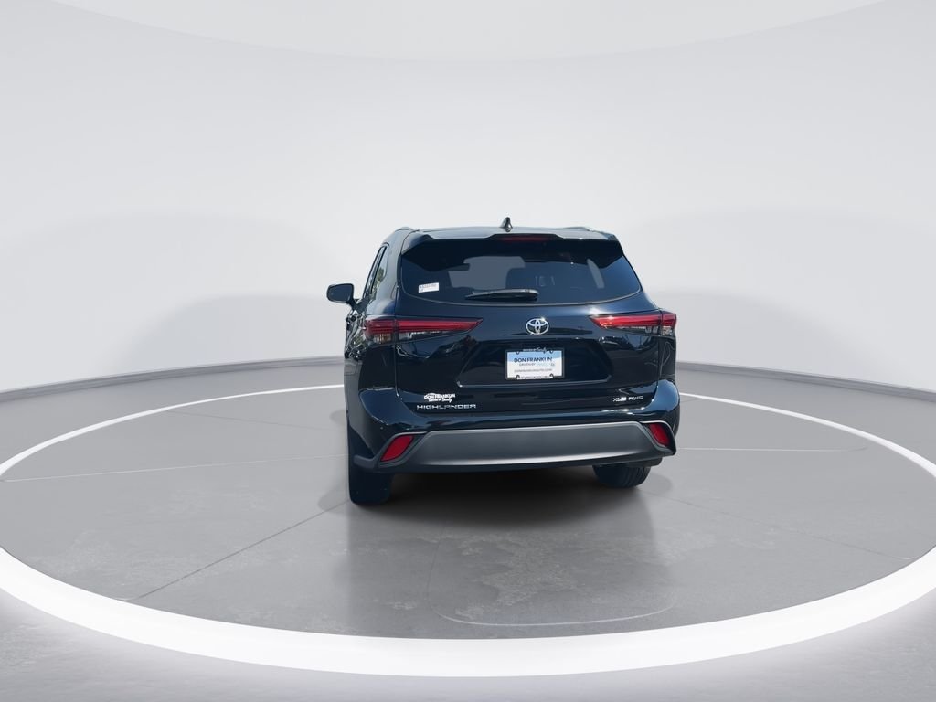 Used 2022 Black Toyota XLE image 7