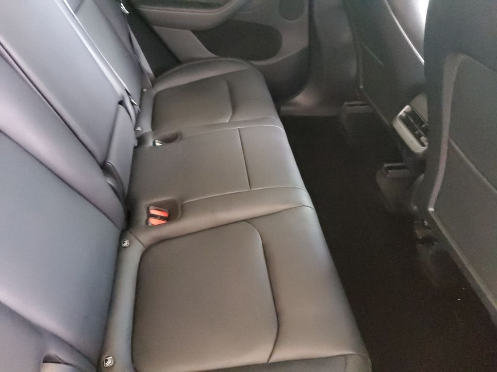 Used 2024  Tesla Long Range image 17