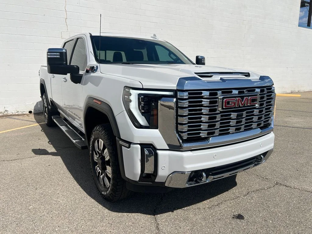 Used 2024 White GMC Denali image 5