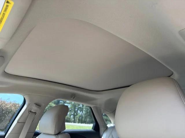 Used 2019 White Lincoln Reserve image 8