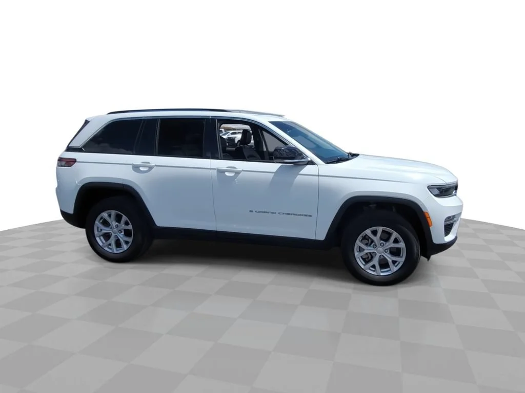 Used 2023 White Jeep Limited 4x4 image 9