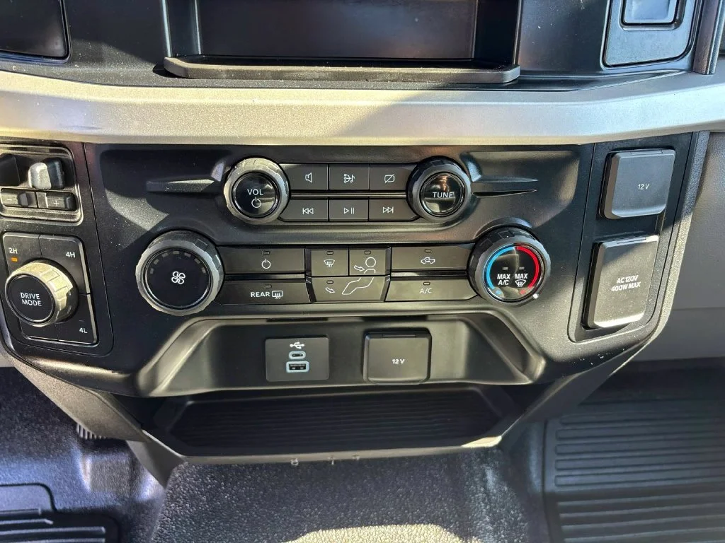Used 2024 Oxford White Ford XLT image 21