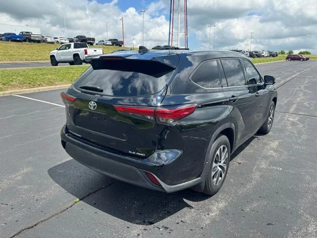 Used 2021 Midnight Black Metallic Toyota XLE image 3