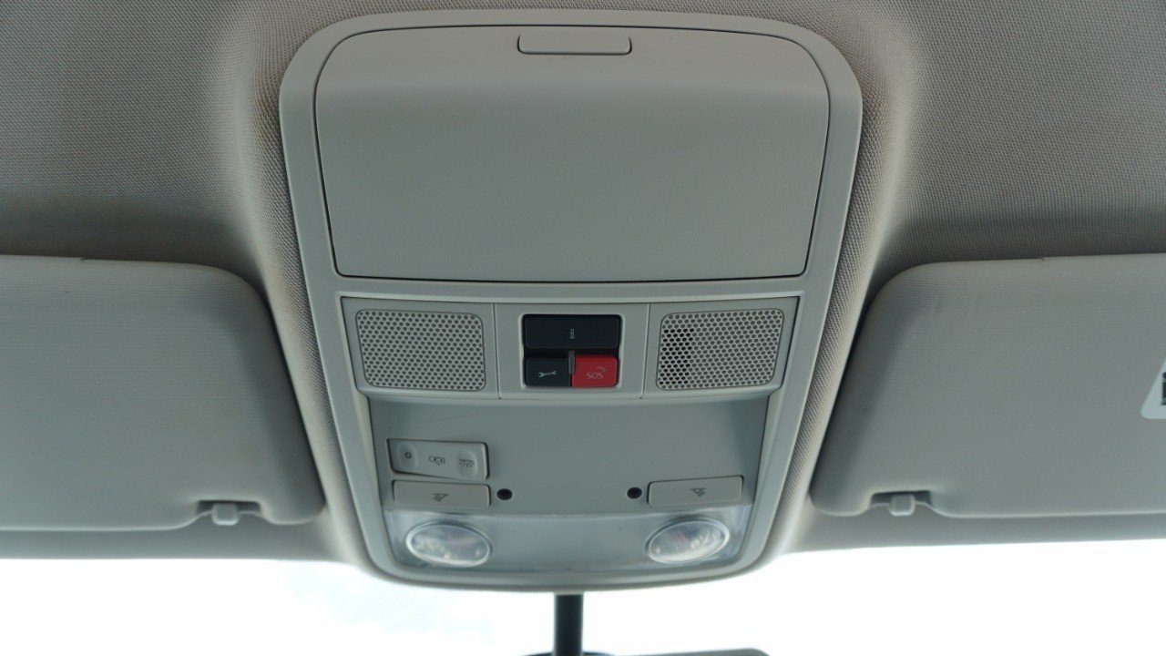 Used 2014 White Volkswagen S image 25