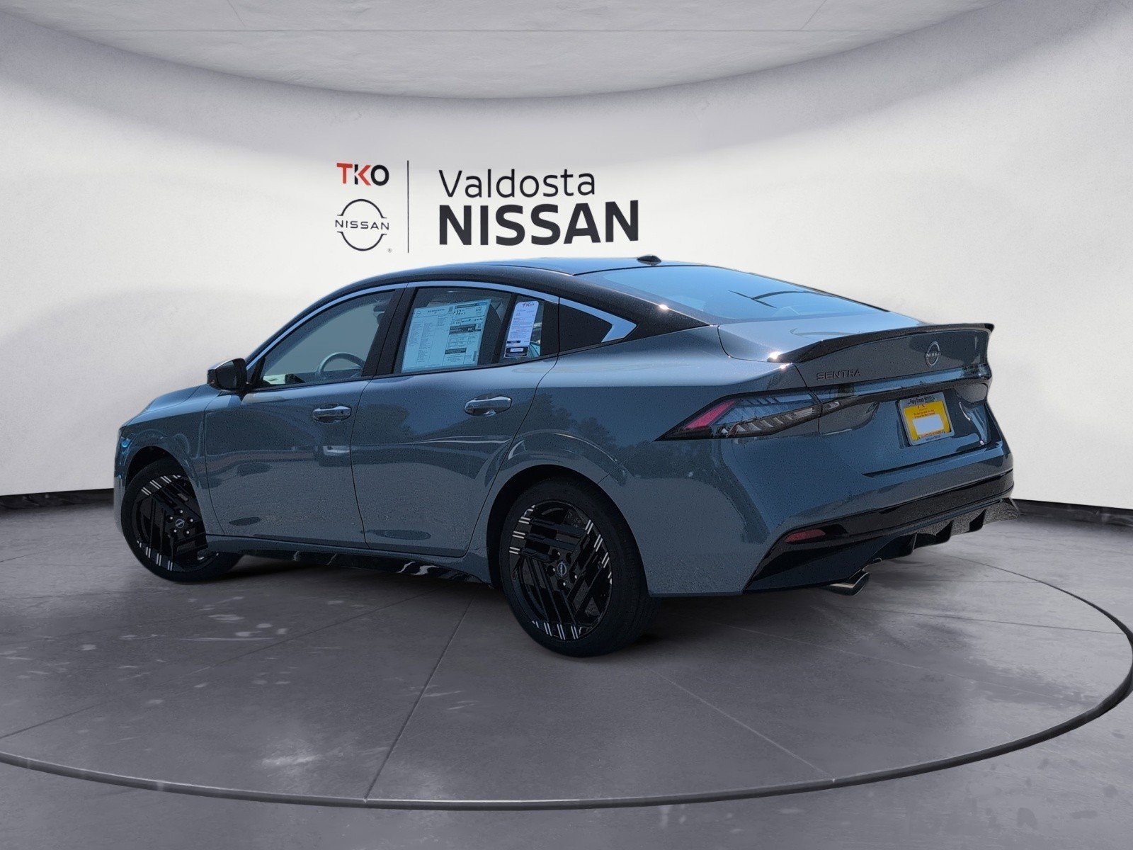 New 2026 Atlantic Gray Metallic / Super Black Two-tone Nissan SR image 9