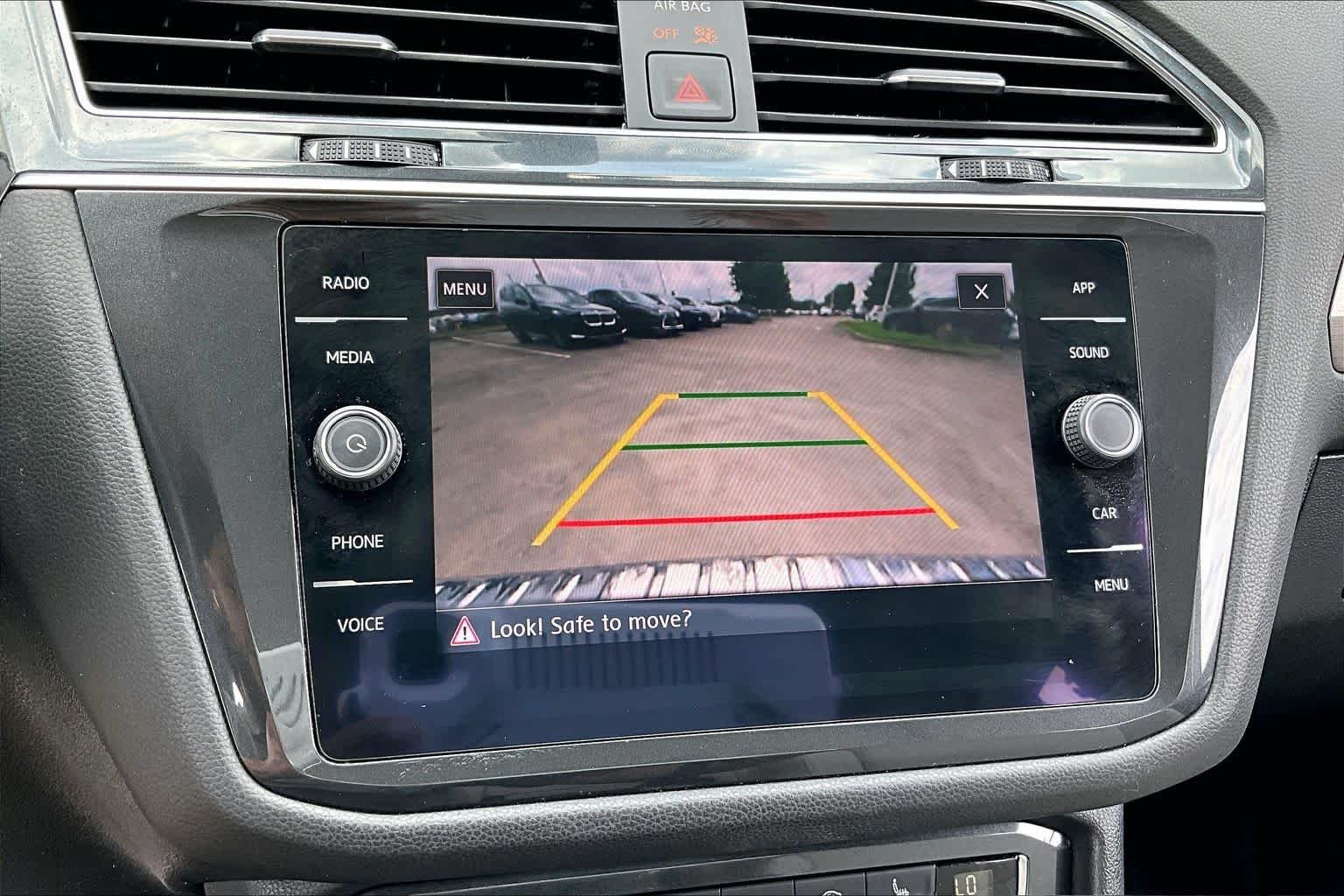 Used 2019 Platinum Gray Metallic Volkswagen SE image 24
