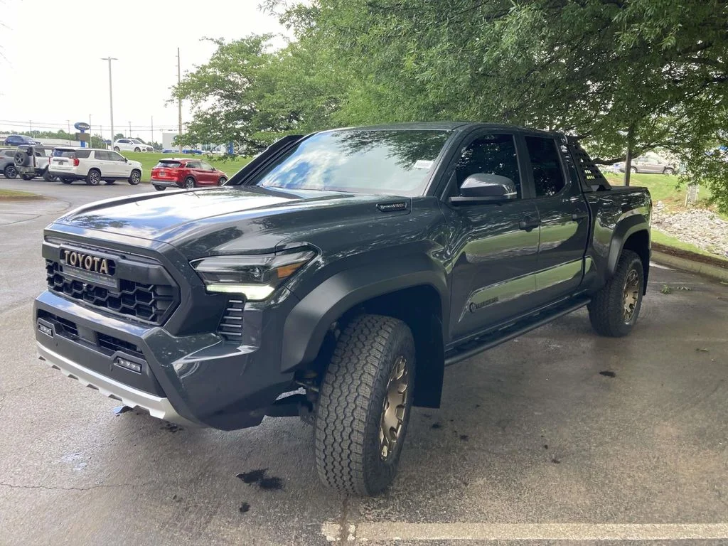 Used 2025  Toyota Trailhunter image 5