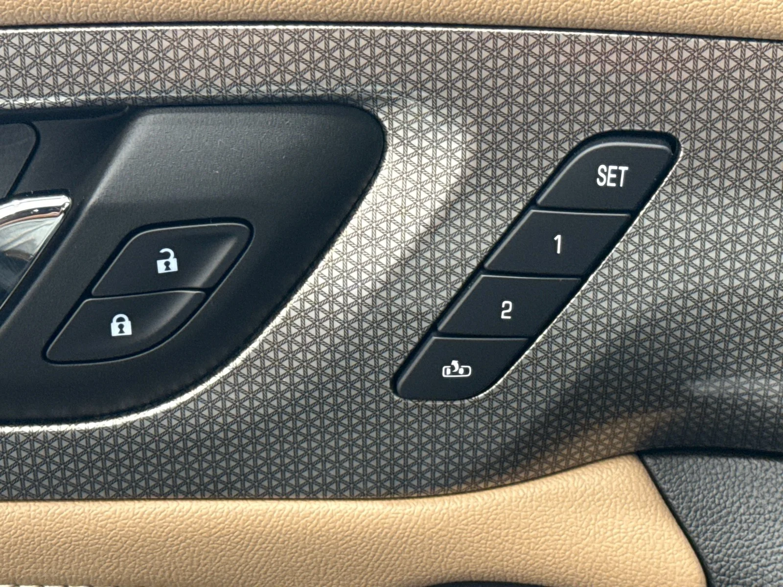 Used 2023 Iridescent Pearl Tricoat Chevrolet Premier FWD image 33