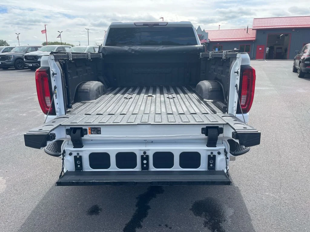 Used 2020 White GMC Denali image 31