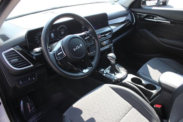 Used 2024 White Kia S image 3