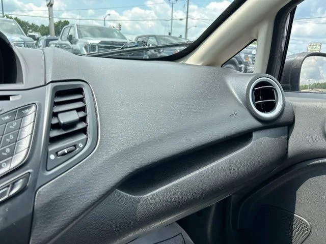 Used 2018 Gray Ford SE image 34