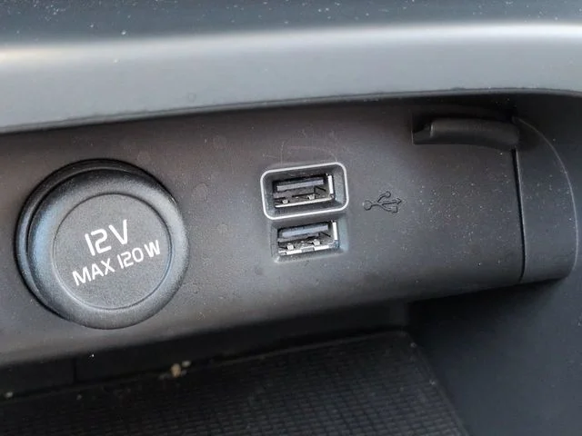 Used 2021 White Volvo Momentum image 21