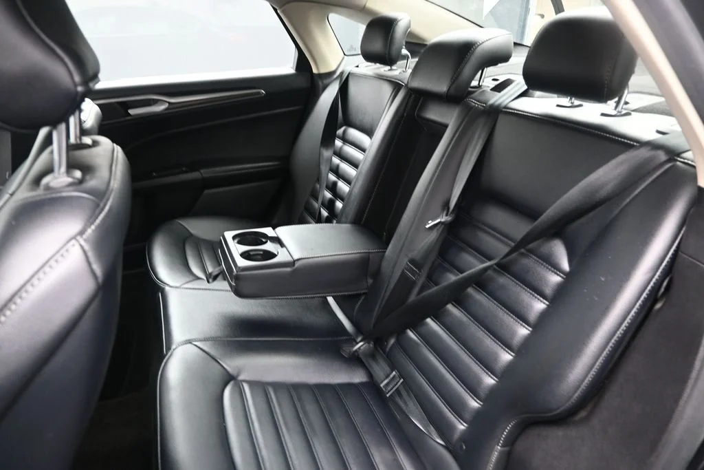 Used 2019 Black Ford SEL image 17