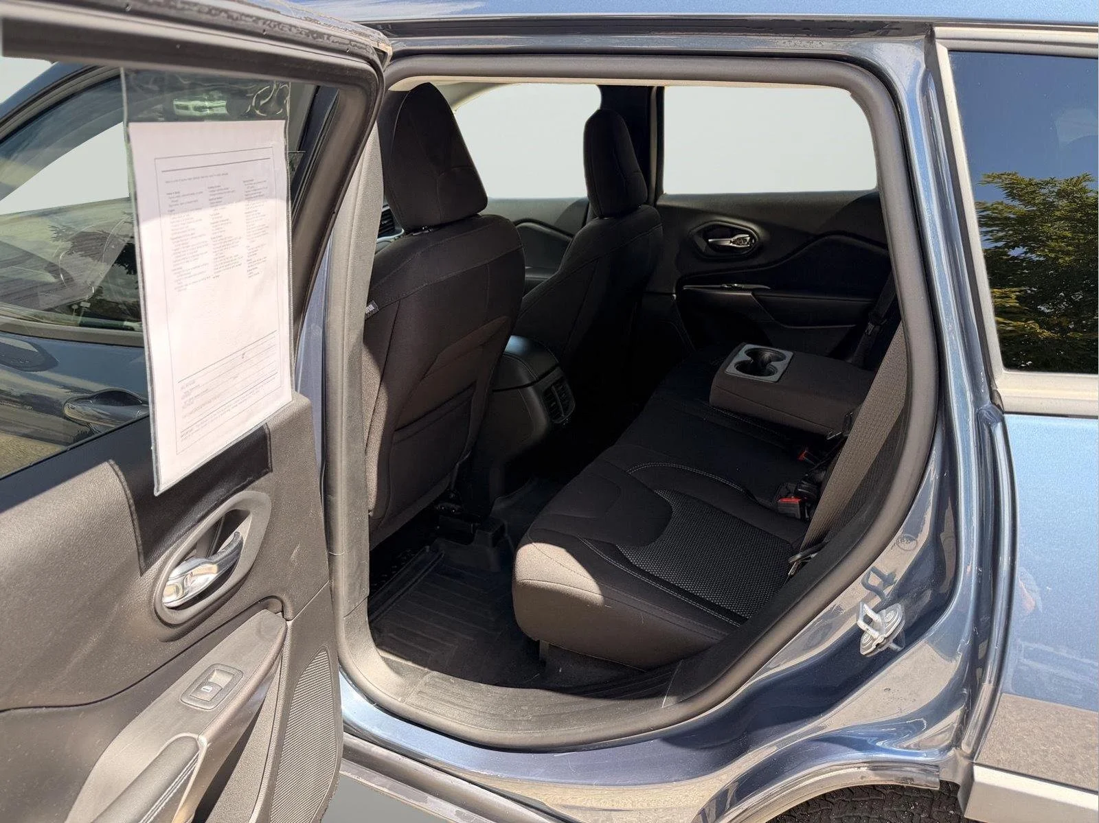 Used 2020 Slate Blue Pearlcoat Jeep Latitude image 9