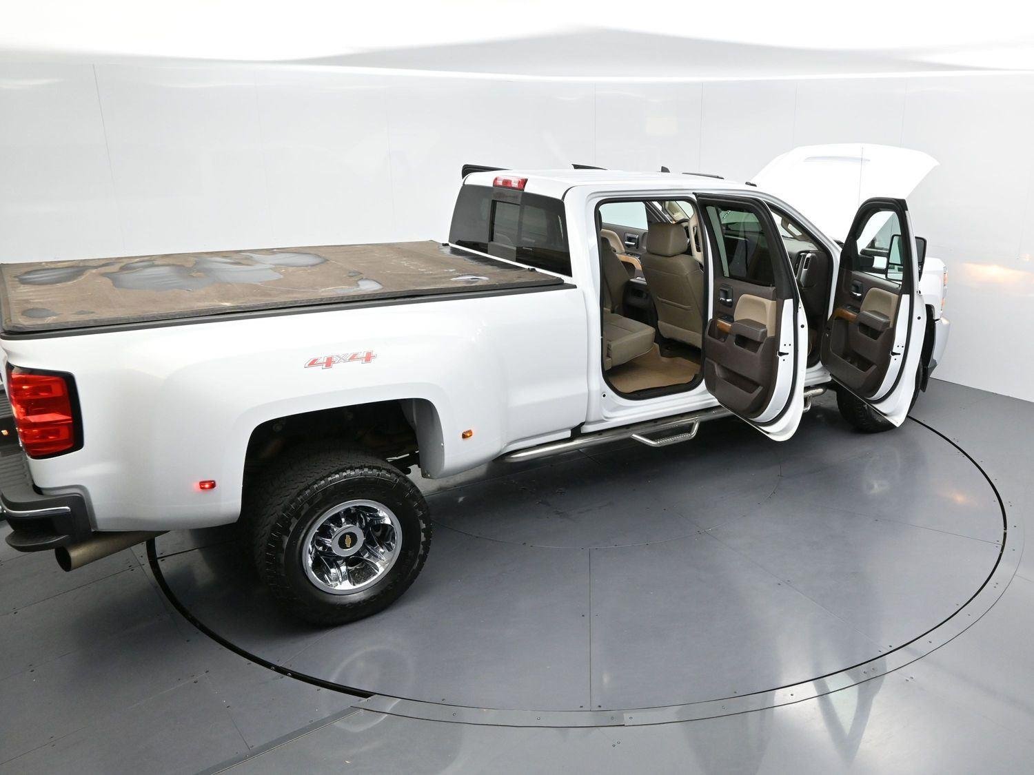 Used 2018 SUMMIT WHITE Chevrolet LTZ image 37