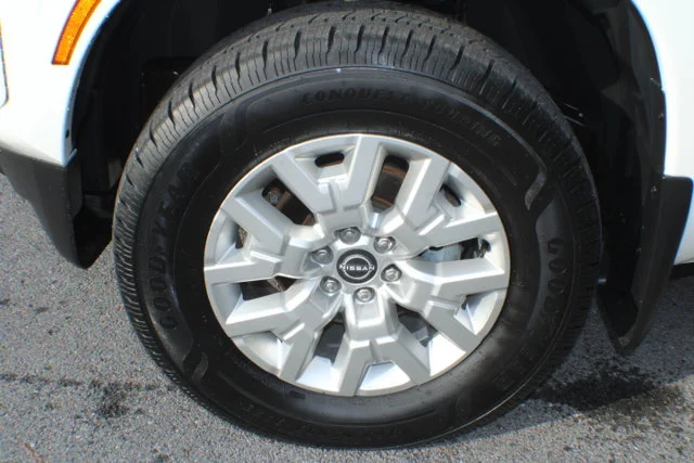 Used 2023 Glacier White Nissan SV image 5