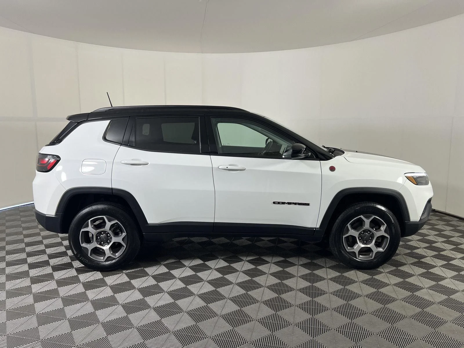 Used 2022  Jeep Trailhawk image 27
