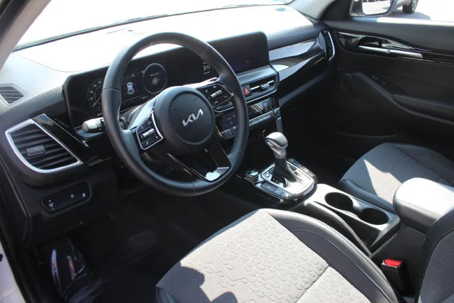 Used 2024 White Kia S image 3