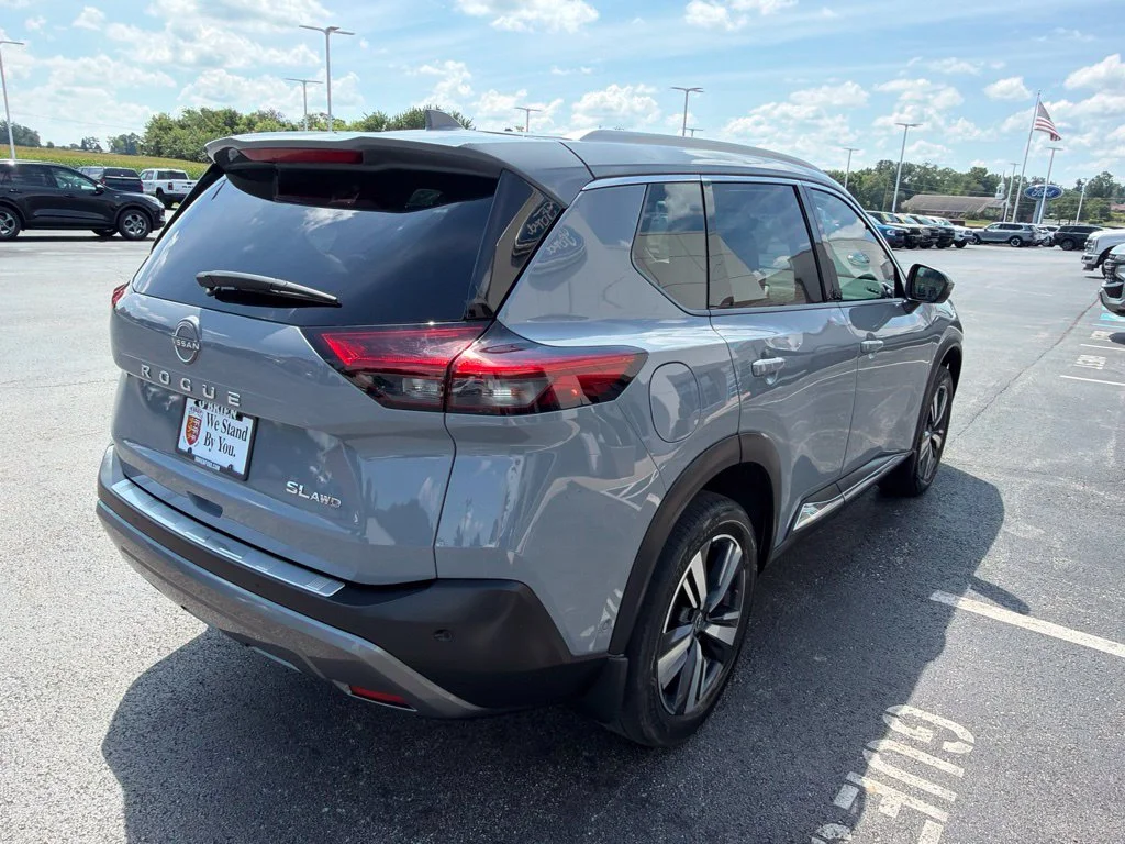 Used 2023 Boulder Gray Pearl Nissan SL image 5