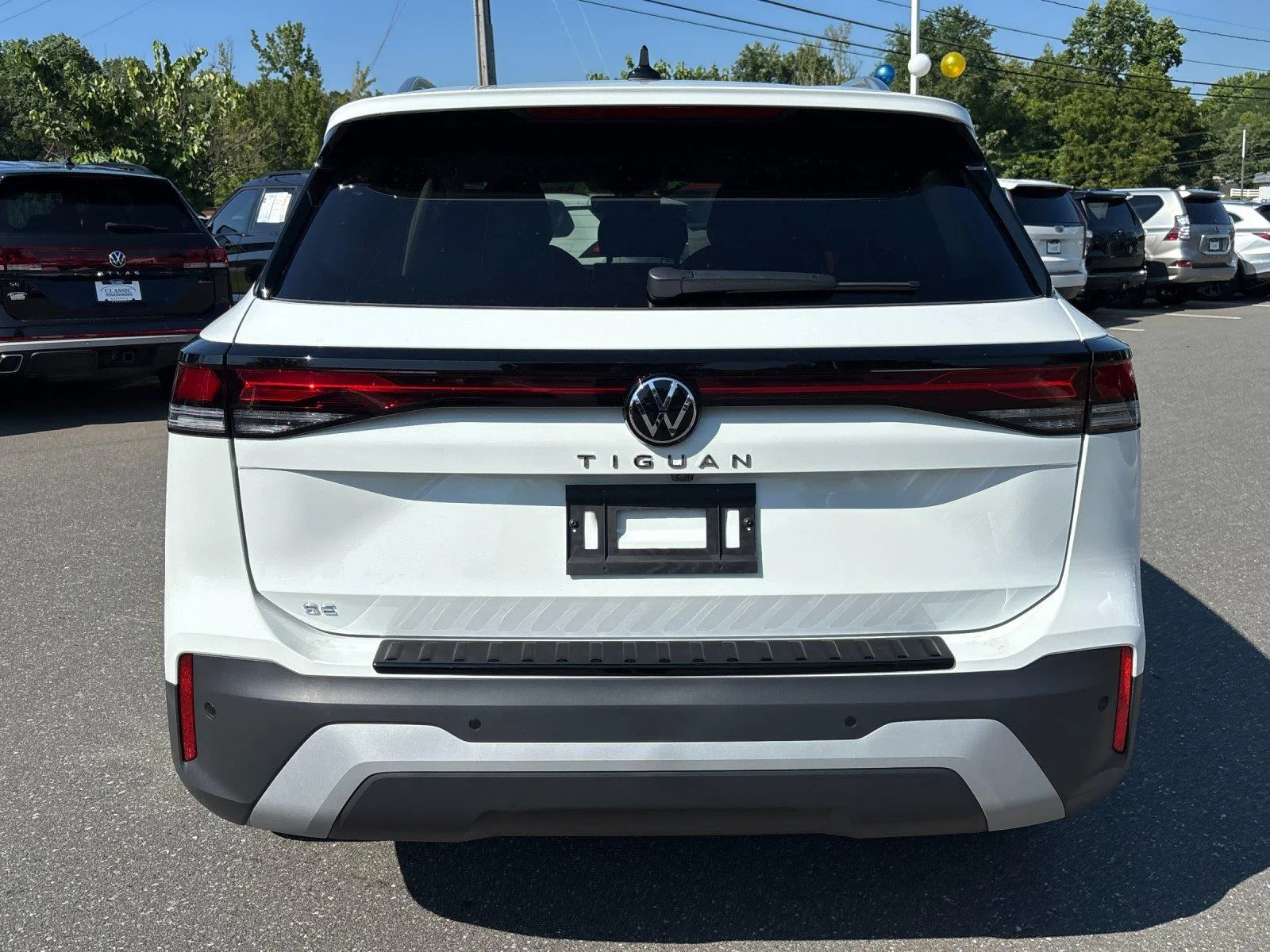 New 2026 Pure White Volkswagen SE image 4