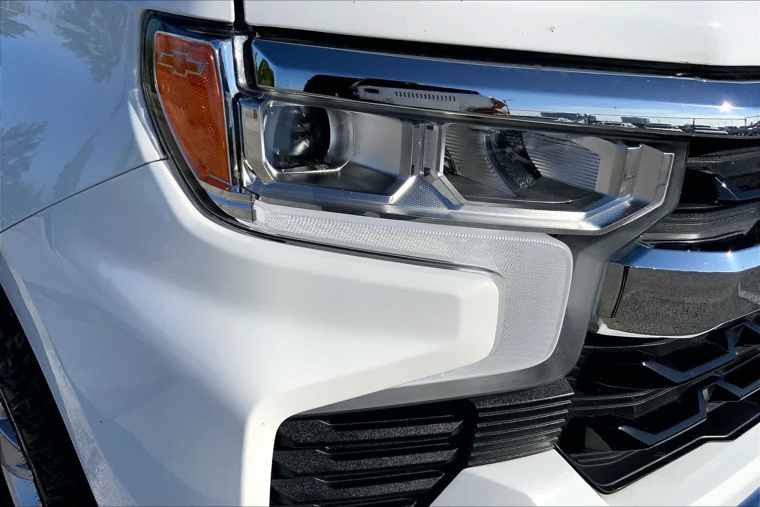 Used 2023 Summit White Chevrolet LT image 27