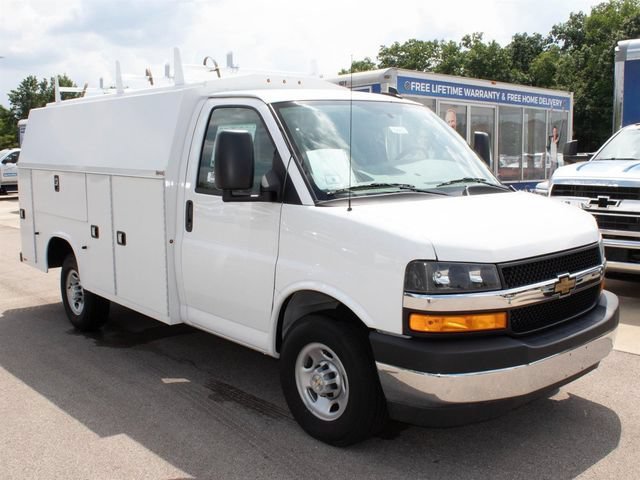 New 2025 Summit White Chevrolet 1WT image 4