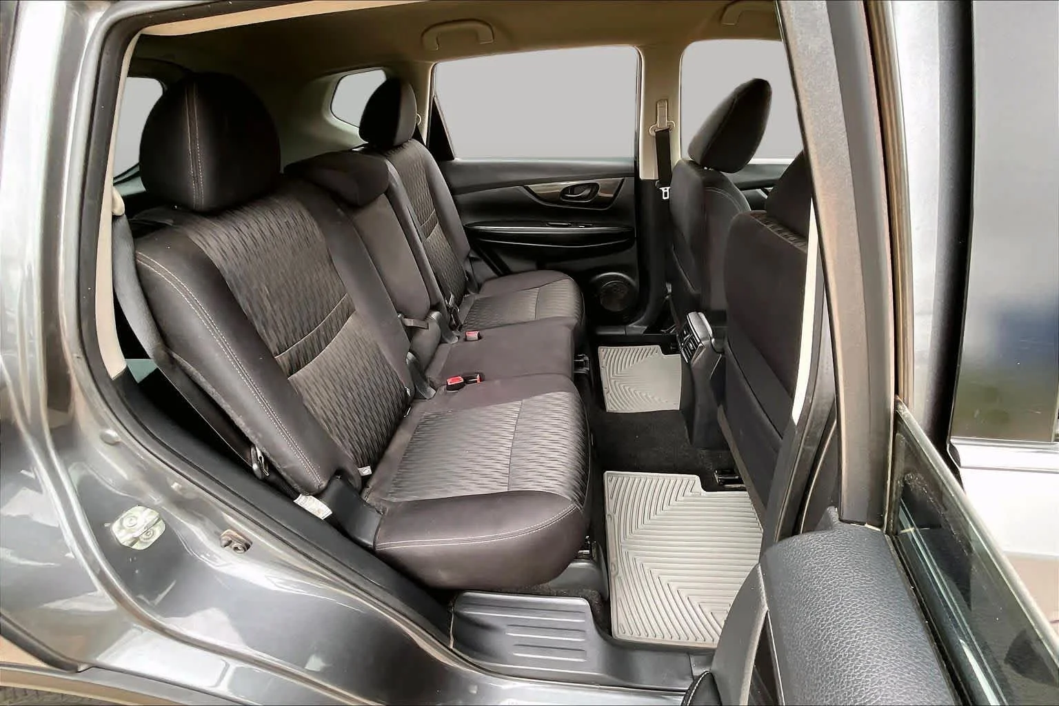 Used 2019 Gun Metallic Nissan S image 17