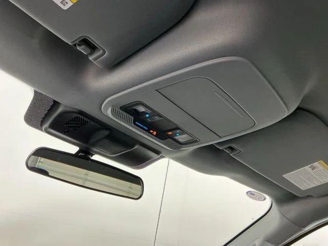 New 2026 Oxford White Ford XLT image 21