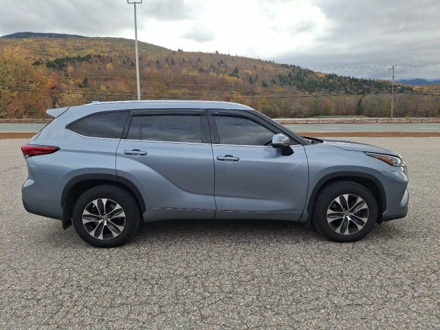 2020 Toyota Highlander XLE photo 2