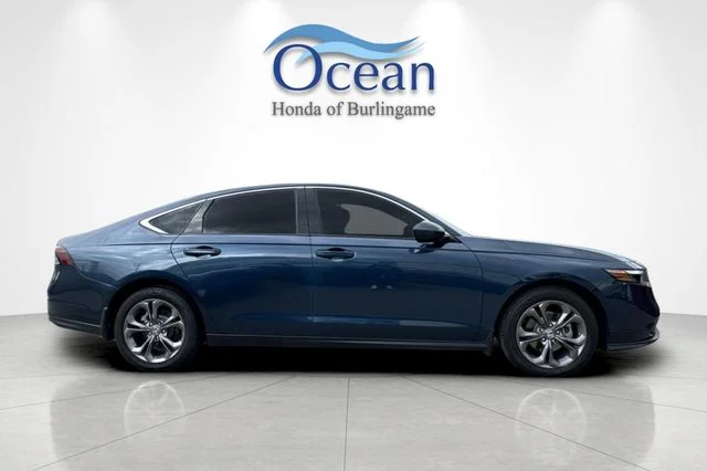 Used 2024 Canyon River Blue Metallic Honda EX image 3