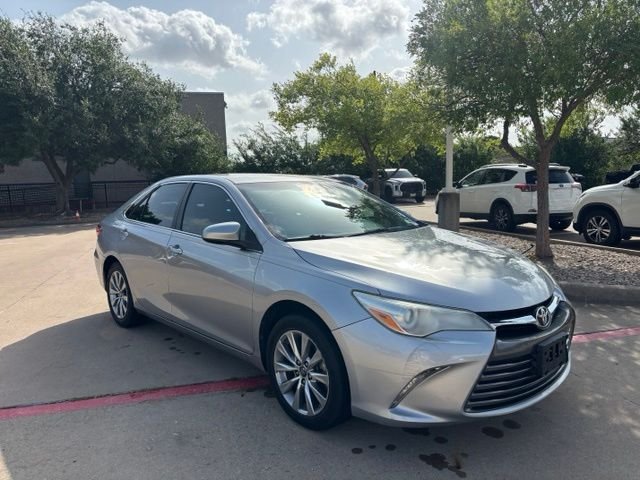 Used 2017 Silver Toyota XLE image 3