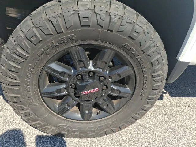 Used 2024 White GMC AT4 image 8