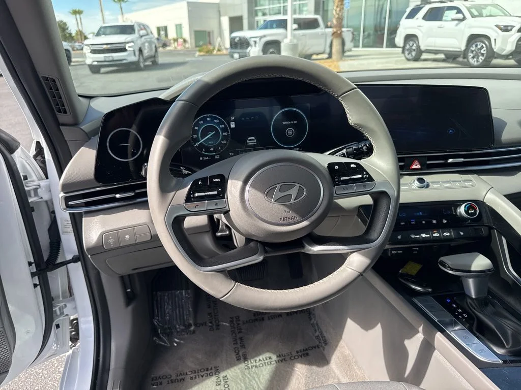 2025 Hyundai Elantra SEL - Photo 13