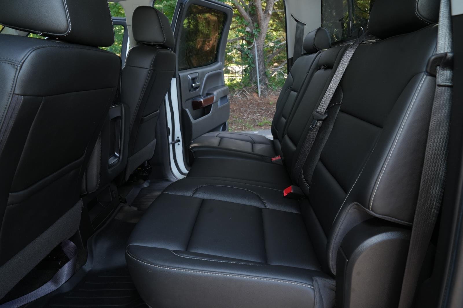 Used 2018 WHITE FROST TRICOAT GMC SLT image 32